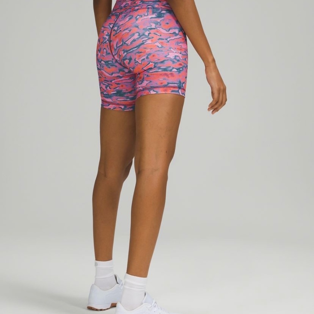 🎁Lululemon NWT Wunder Under Train 6" - Picture 4 of 4